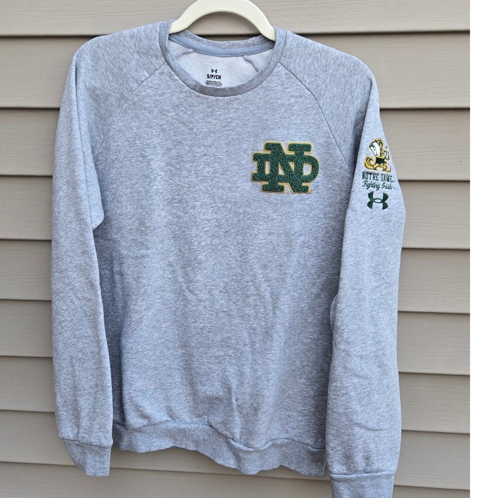 Under Armour Notre Dame Fighting Irish Sweatshirt Mens Small Gray Chenille Logo